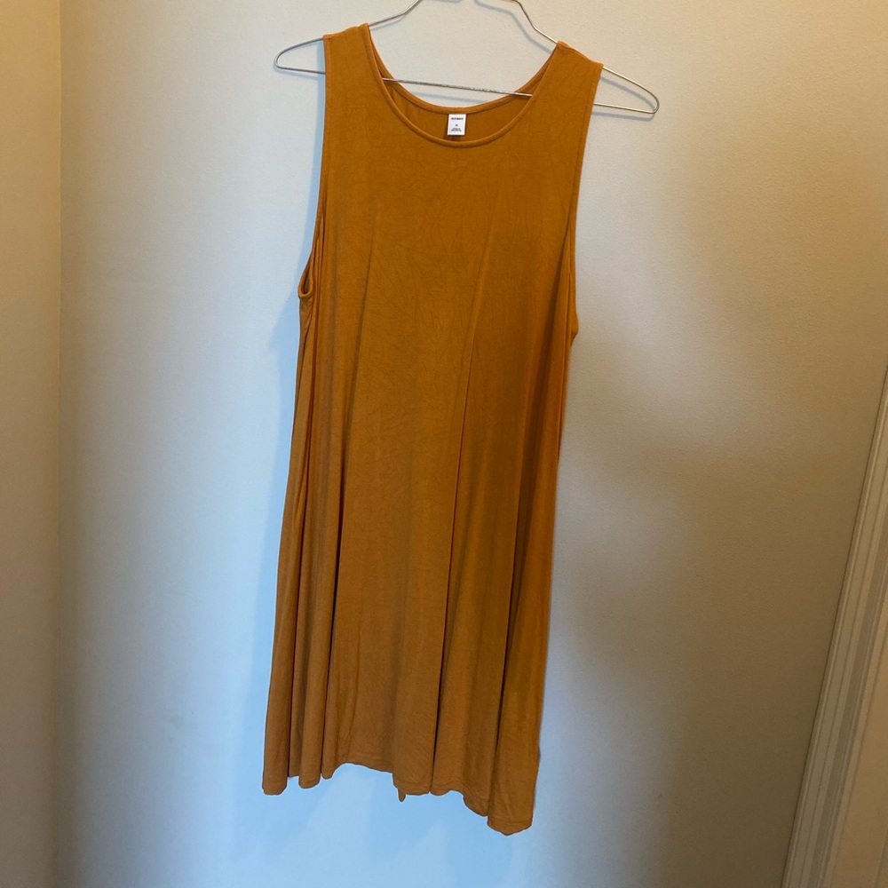 yellow dress